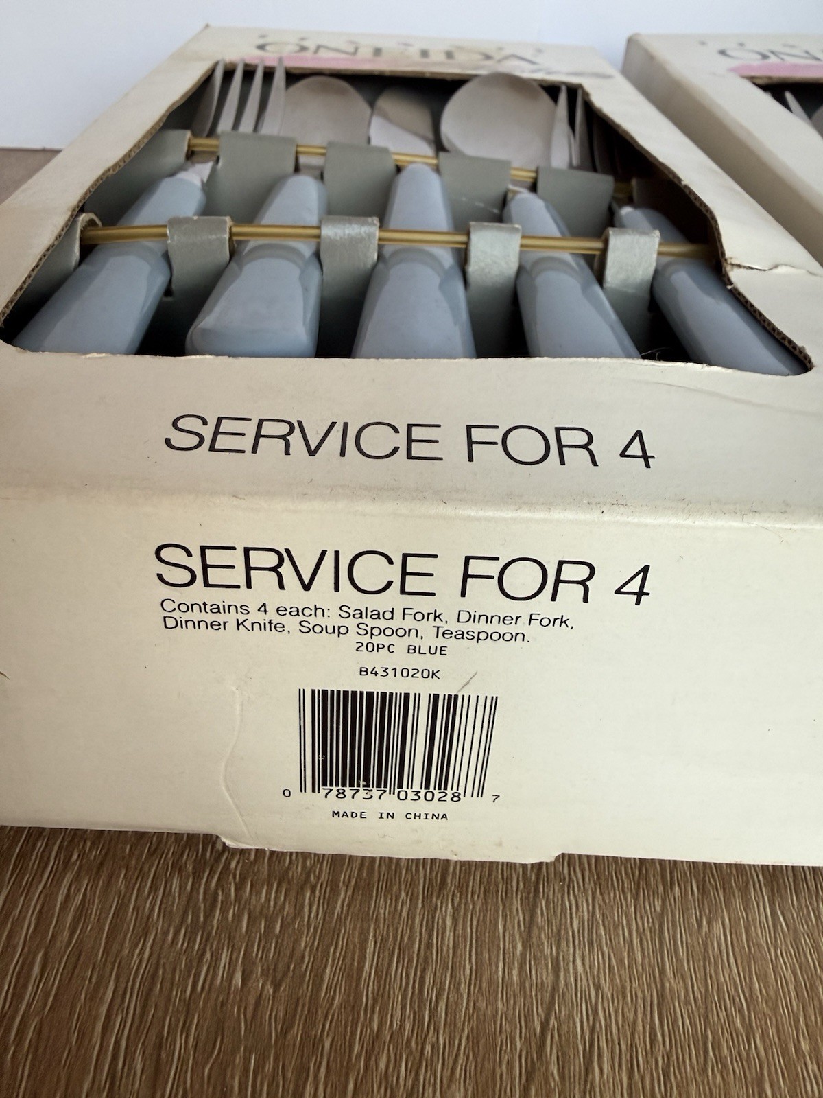 Vintage Oneida Stainless Silverware COUNTRY COLOR Retro Blue - Service For 8 New gallery