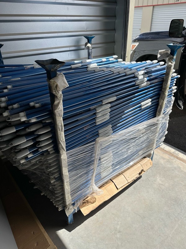 Quickie (20 PACK) 54” Handles/Poles - Threaded One End w/Center Plastic Grabber gallery