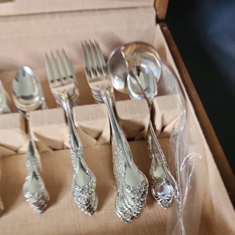 ONEIDA Community Silver Plated Affection 1960 Flatware Pcs with Case gallery