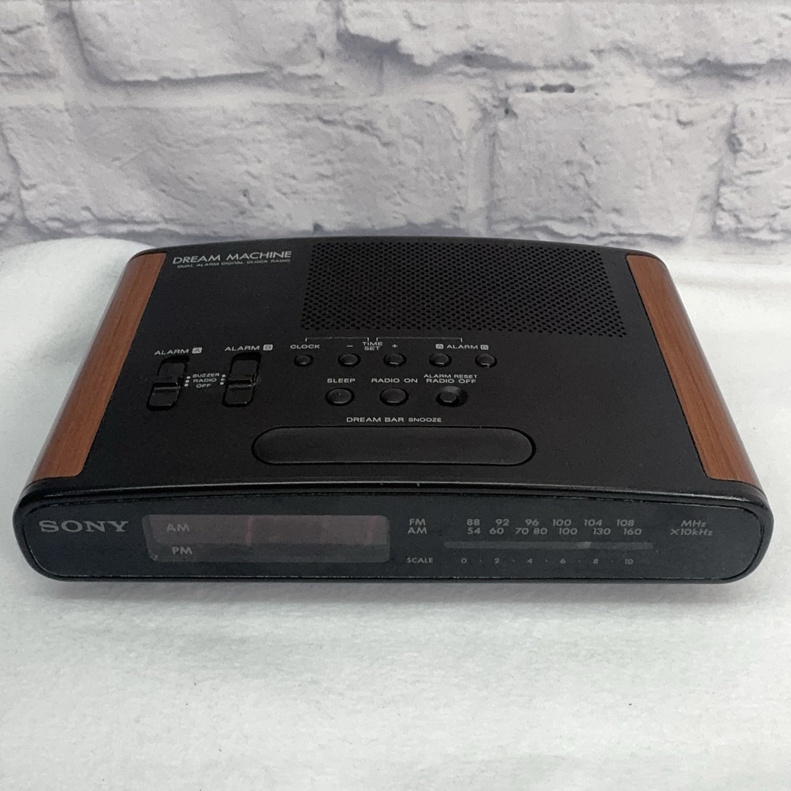 Sony Dream Machine ICF-C420 Clock Radio Dual Alarm AM/FM Woodgrain Tested gallery
