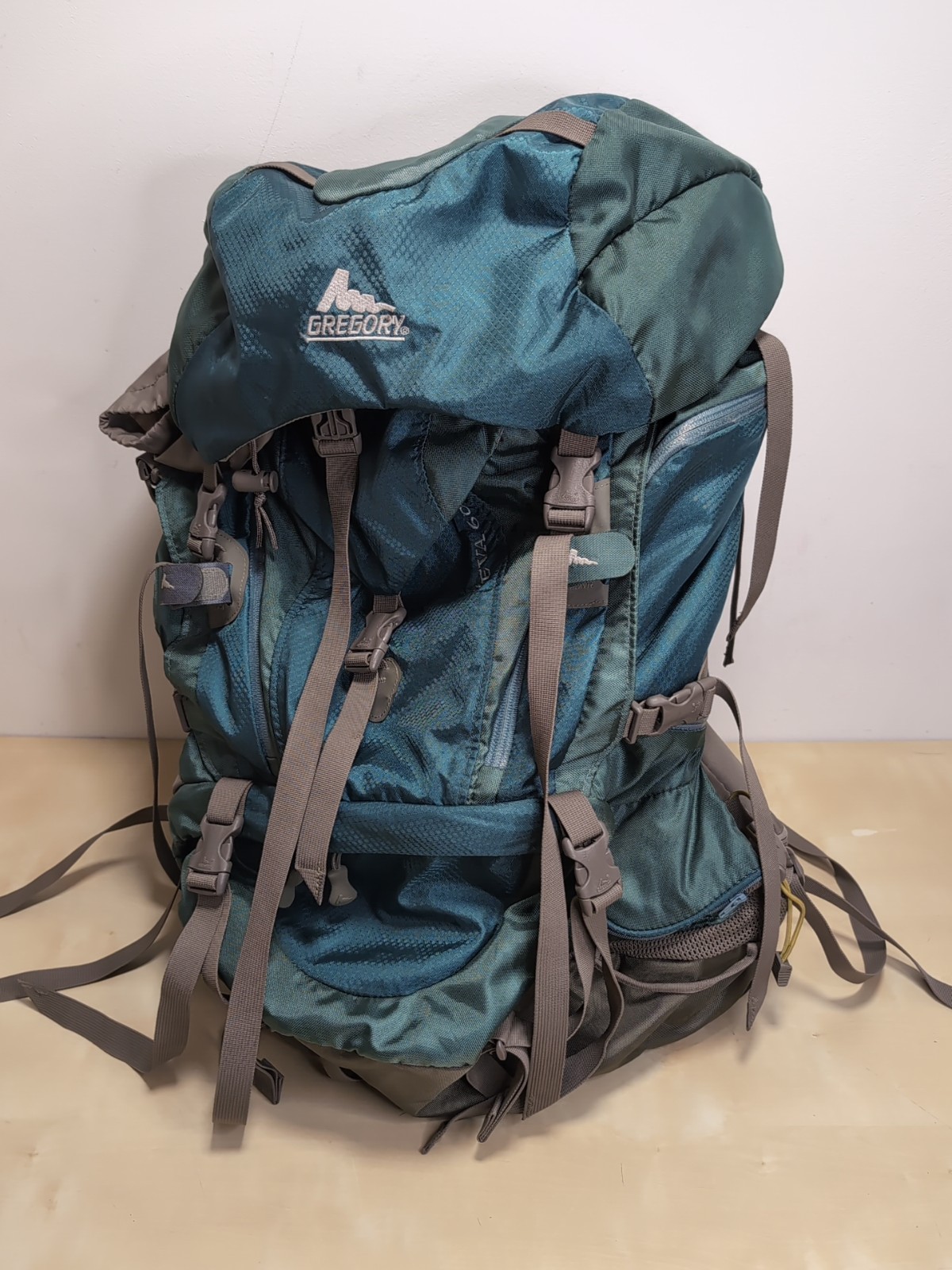 Gregory DEVA 60 Hiking Backpack Womens Small Pack RED/Gray *Read *