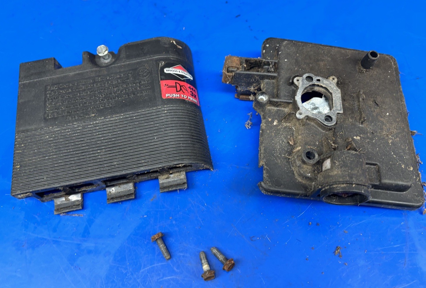 Briggs and Stratton Engine 124-T020464-E1 Air Cleaner Assembly 692298, 795259 gallery