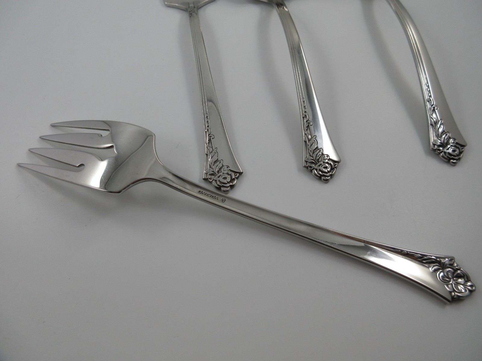 Oneida Heirloom DAMASK ROSE Serving Forks & Laqdles Stainless Steel Flatware gallery