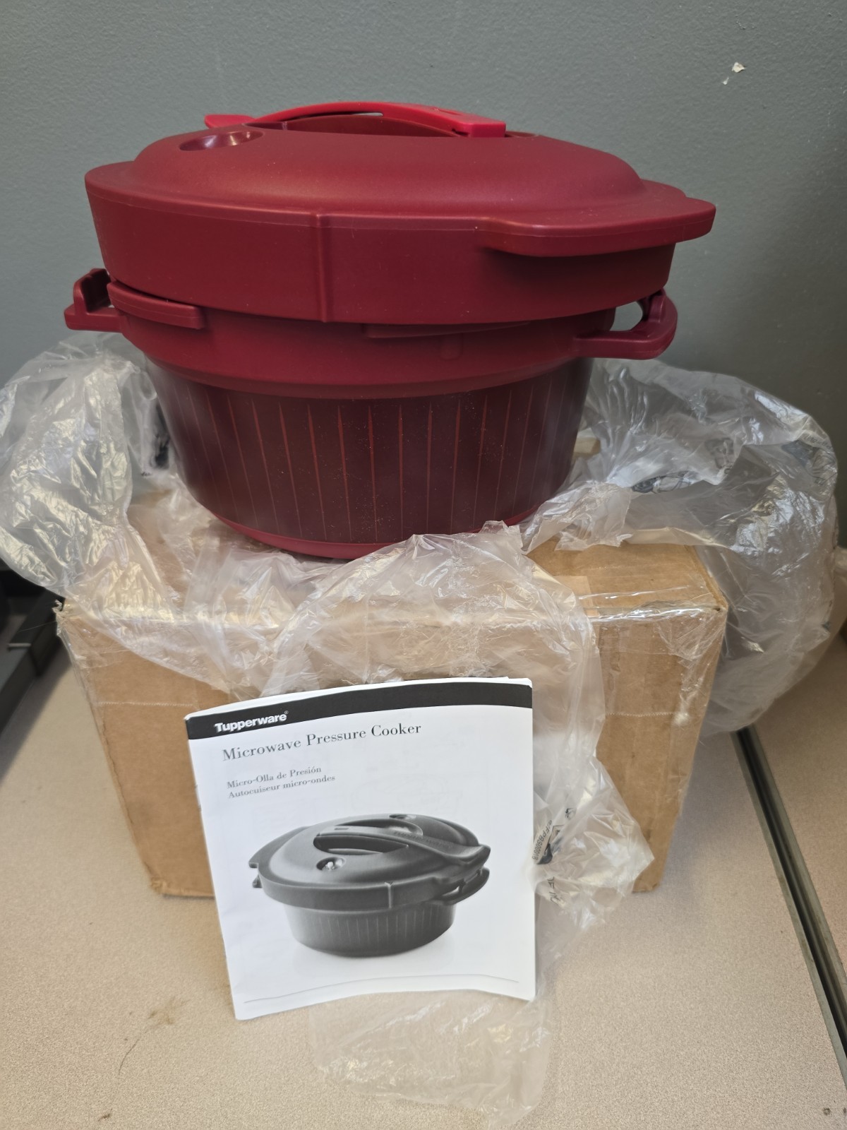 Tupperware Microwave Pressure Cooker 3Qt / 3L New Never Used Red 7643A-1 Maroon gallery