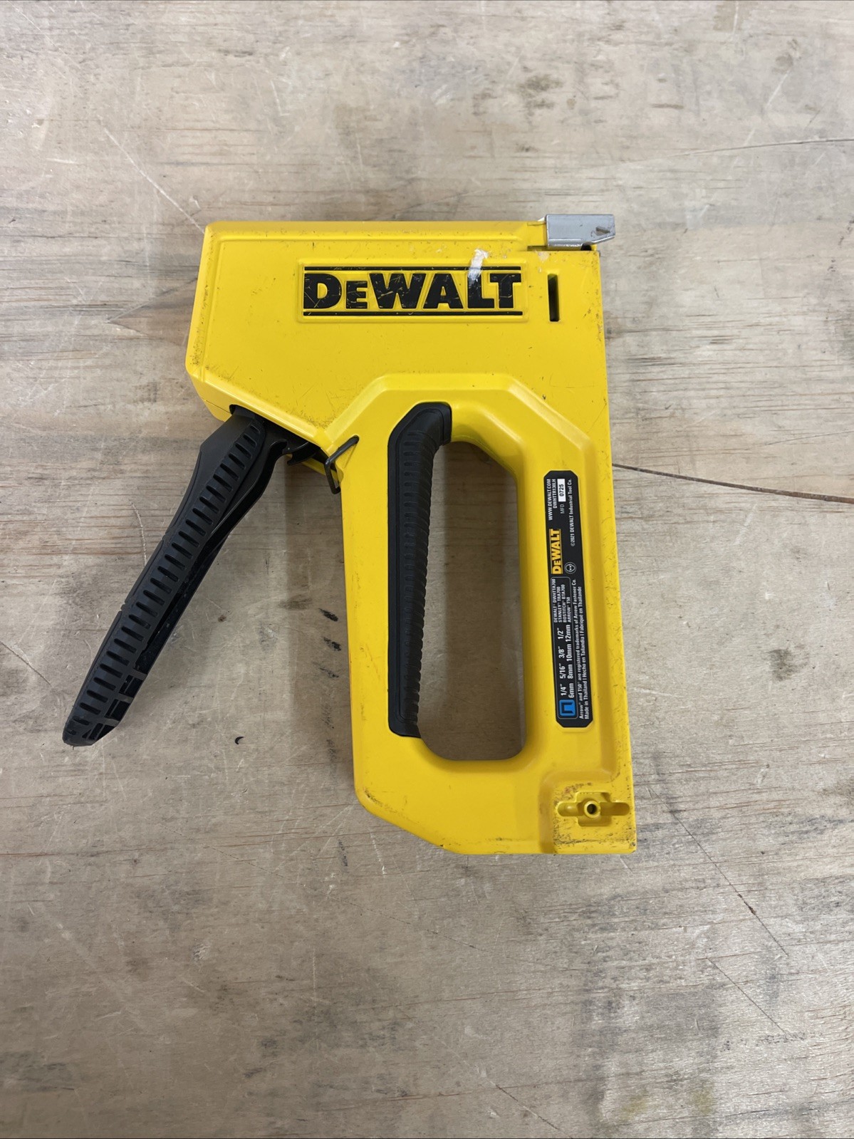 DEWALT Heavy-Duty Compact Staple Gun gallery