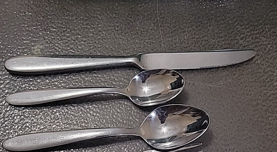 Oneida Flatware Jennifer, 18/0 Stainless, Mooncrest Trista Luann 5pc Setting gallery