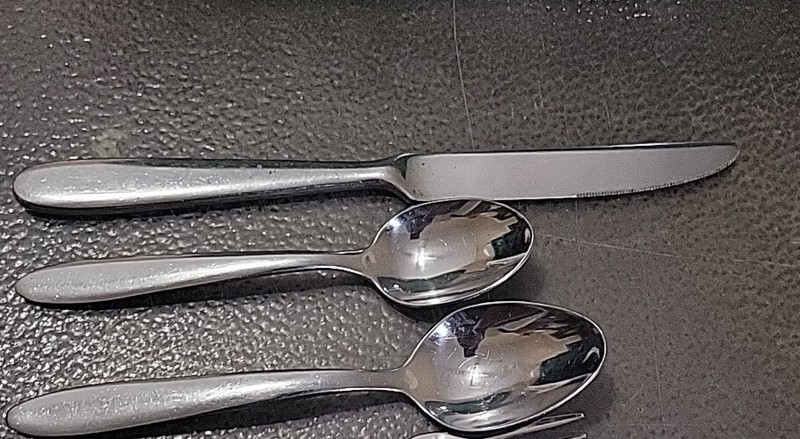 Oneida Flatware Jennifer, 18/0 Stainless, Mooncrest Trista Luann 5pc Setting gallery