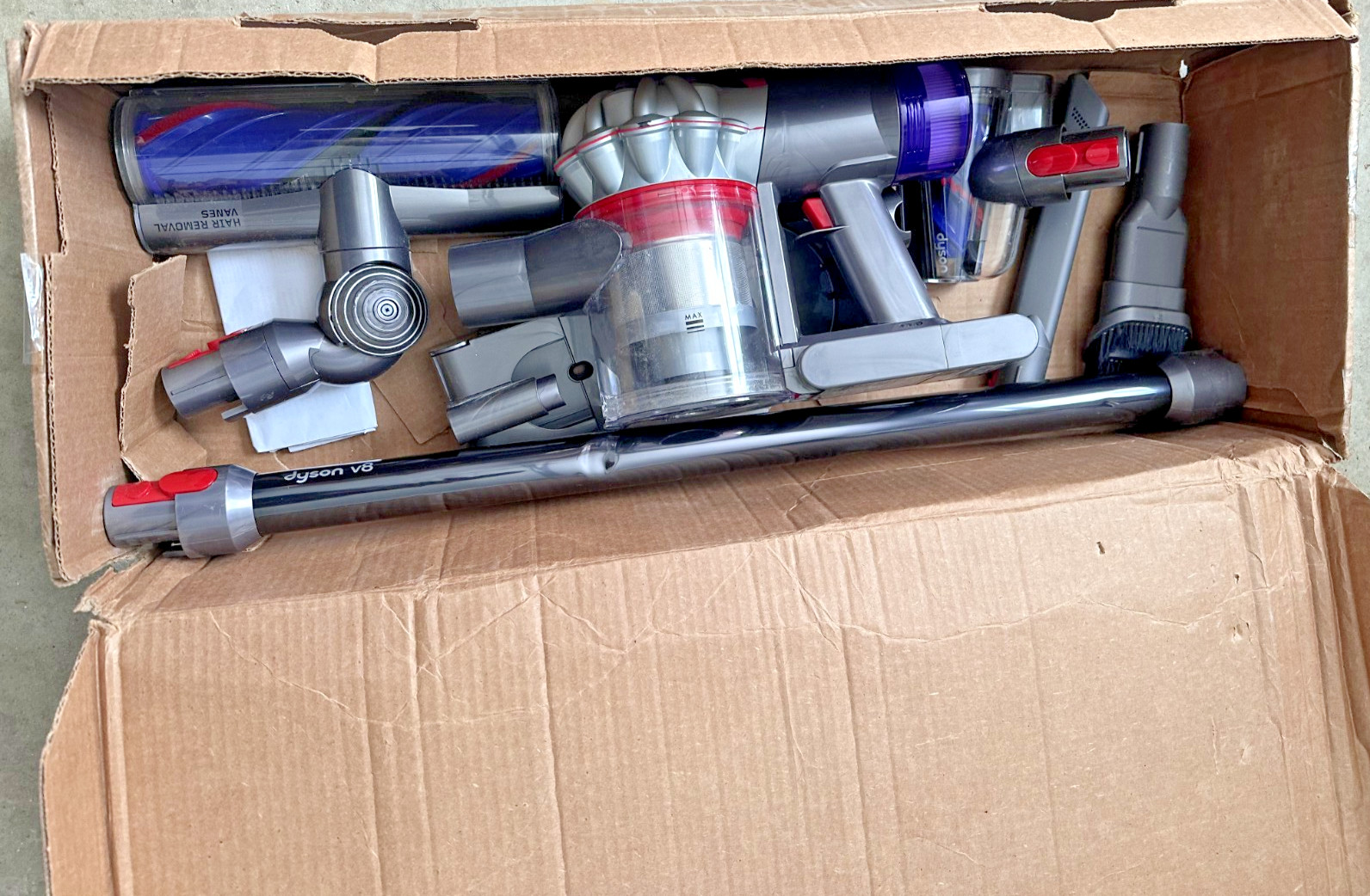 Dyson V7 Advanced Cordless Vacuum Cleaner | Silver | Refurbished | Black Tube gallery