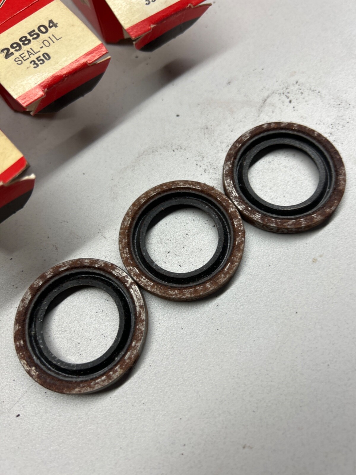 NOS Briggs & Stratton 298504 Seal no Lot of 3 gallery