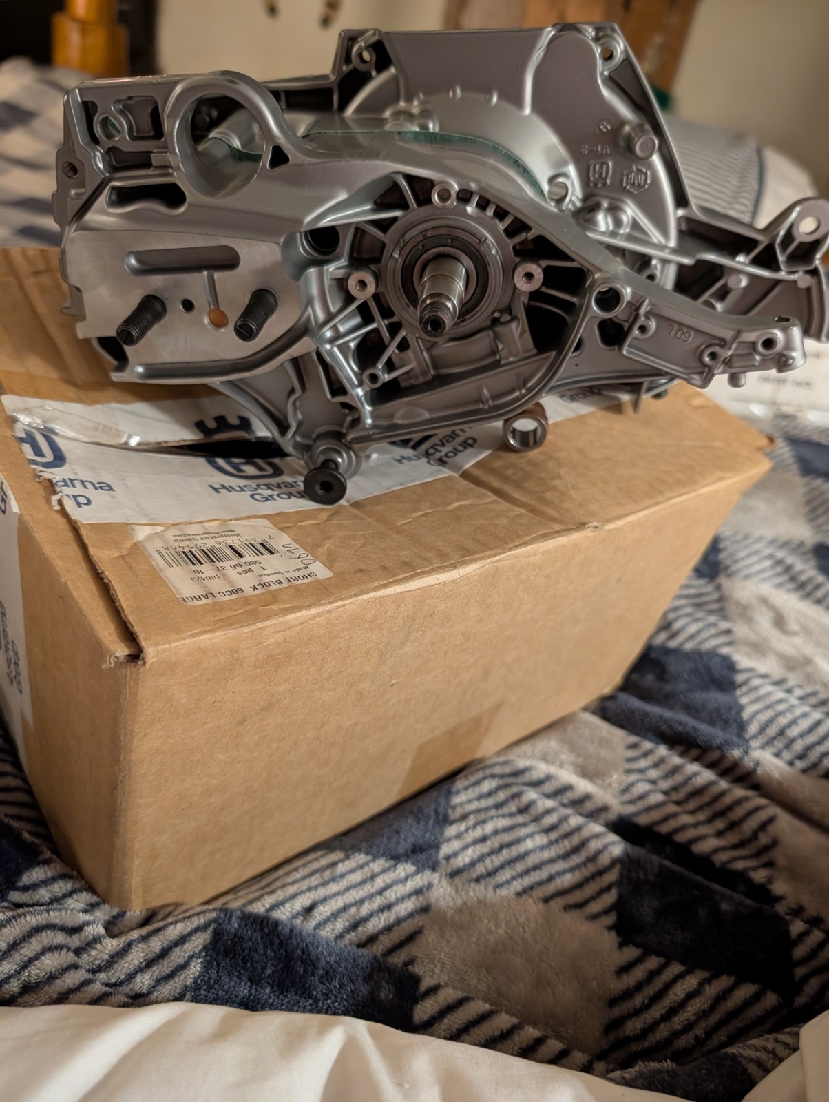 Genuine Husqvarna 562XP Crankcase Short Block 60cc Large OEM # 580663710 gallery
