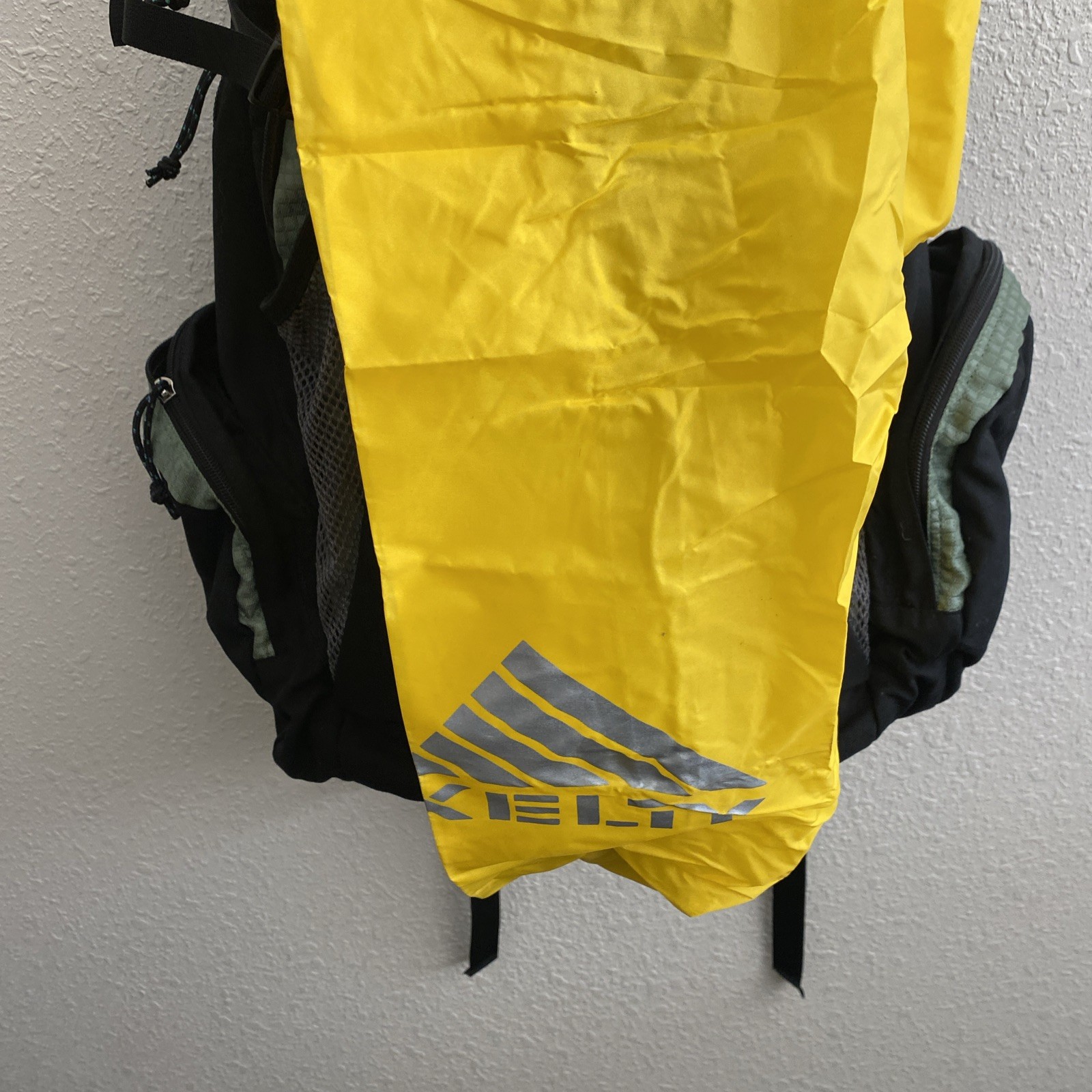 Kelty Arrowhead 2500 Internal Frame Backpack Black/Green 5