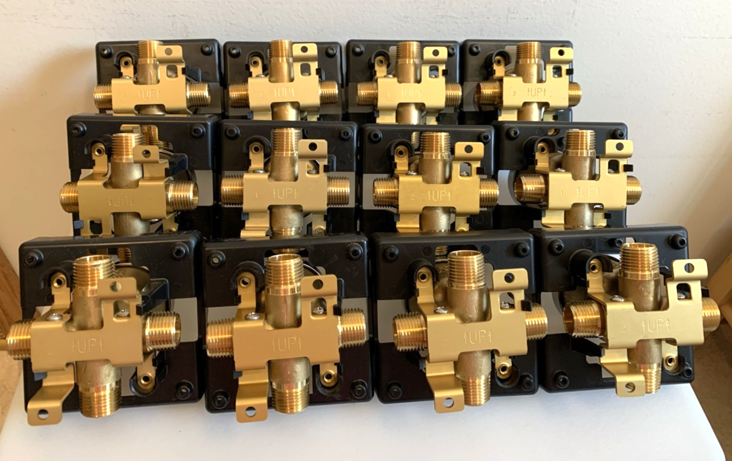 Delta Masko Multi Choice Universal Rough for Tub/Showers Lot of 12 R1000-UNBX gallery