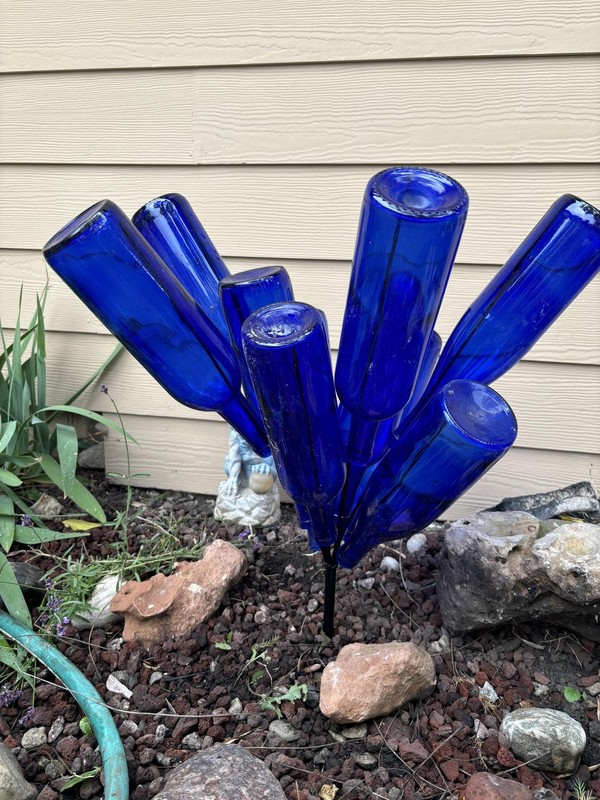Unique Style Wine Bottle Holder Bush Tree Metal Garden Stake Outdoor Yard Decor gallery