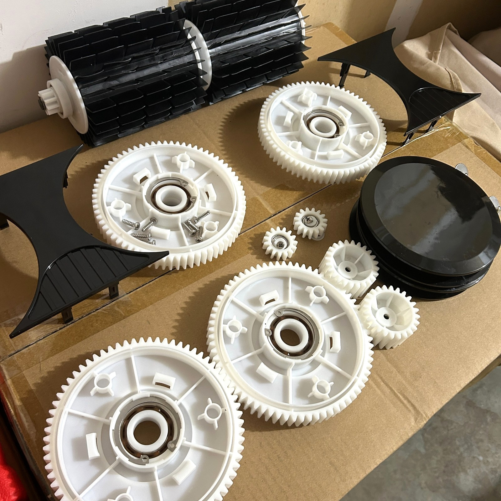 WYBOT C2 Cordless Robotic Pool Cleaner Parts Lot Rollers Gears gallery