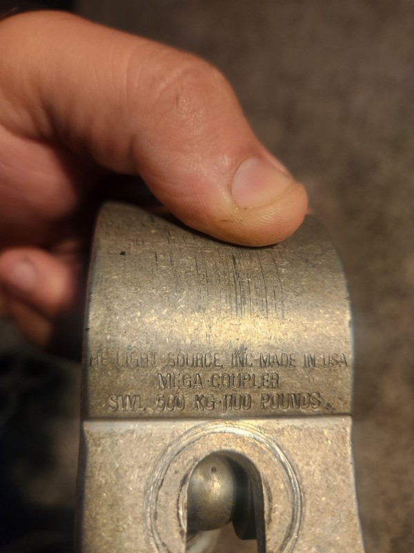 Light Source Mega-Coupler 500KG-1100 LBS - Used gallery
