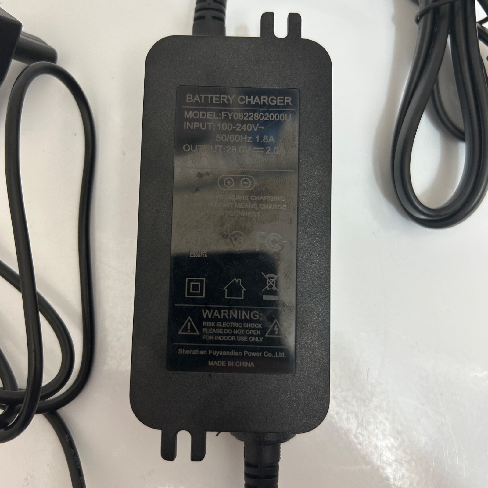 Seauto SAT20PRO Cordless Wall Climbing Robotic Pool Cleaner Charger gallery