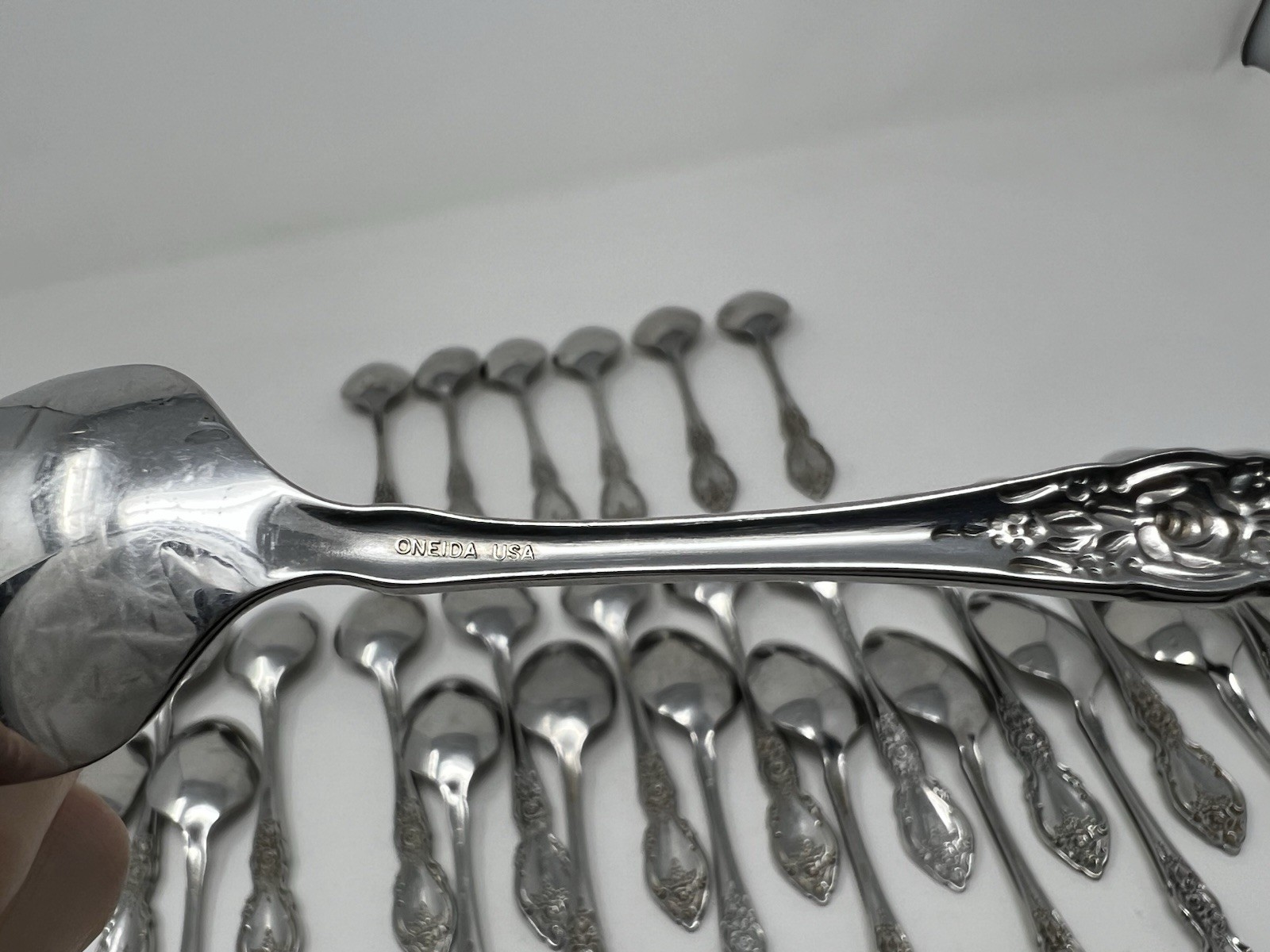 Oneida Stainless 18/0 Flatware WORDSWORTH Teaspoons - Lot of 31 - 5.93 inches gallery