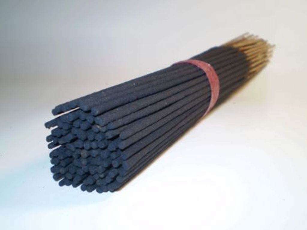 Paris Hilton, Bulk Pack Incense Sticks Hand Dipped (Aprox 90-100 Sticks) gallery