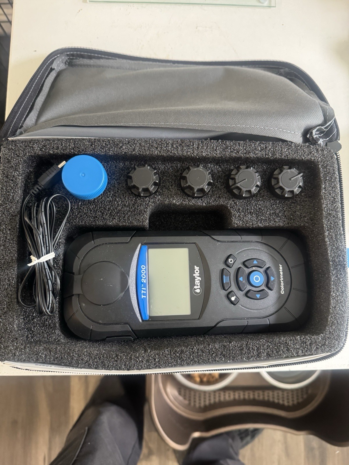 Taylor TTI 2000 Colorimeter Pool & Spa Test Kit Chlorine pH CYA, Vials gallery