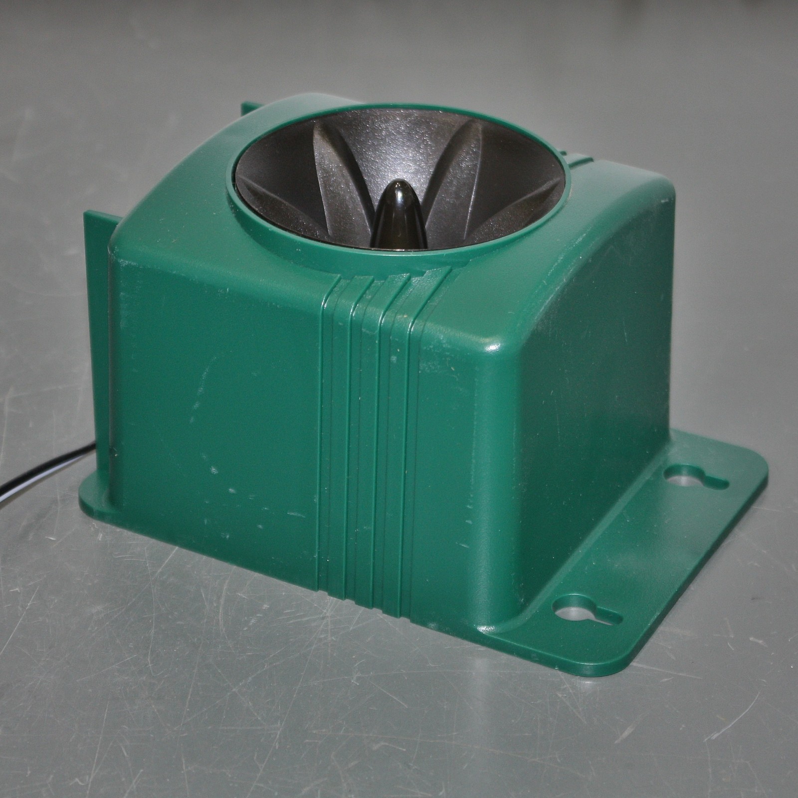 Bird-X Bird Repeller Remote Speaker BXP-ES, 105dB Sonic, 100ft Cord, 1 Acre gallery