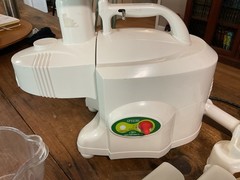 Kempo Juice Extractor GPT-E1303, lightly used