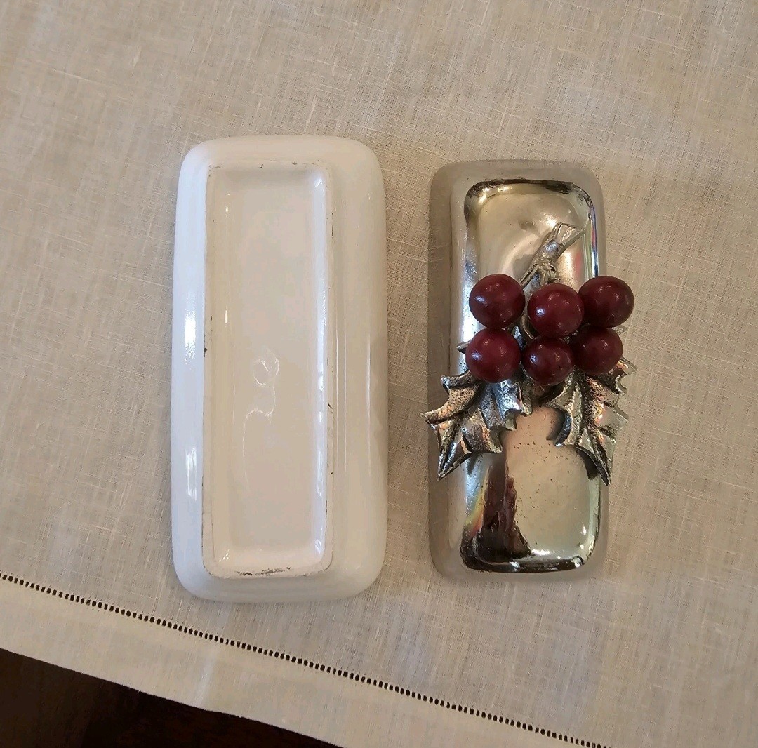 Mud Pie Red Berry & Holly Holiday Covered Butter Dish Silver & White Ceramic gallery