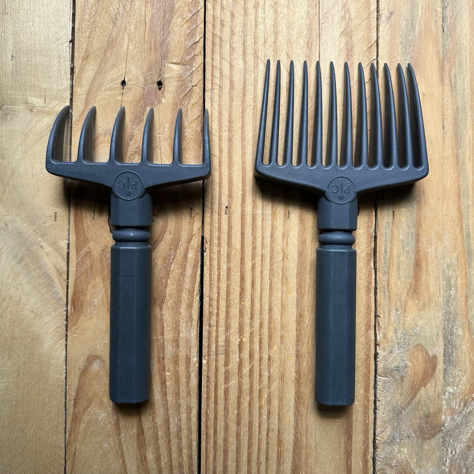 Pampered Chef Quck Shred Meat Forks Interlocking Magnetic Durable gallery