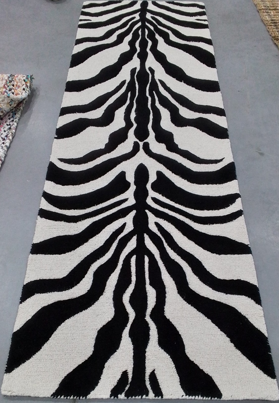 IVORY / BLACK 2'-6" x 8'-0" Back Stain Rug, Reduced Price 3172810766 CAM709Q-28 gallery