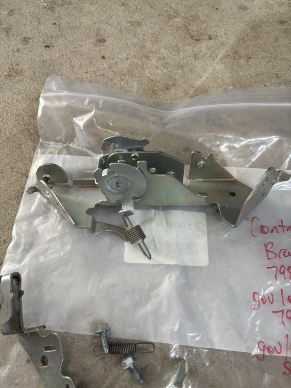 Briggs & Stratton Control Bracket Governor Control Arm 798916 798856 594918 gallery