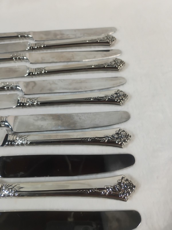Oneida DAMASK ROSE Stainless Heirloom 18/10 Silverware Flatware 12 Dinner Knives gallery