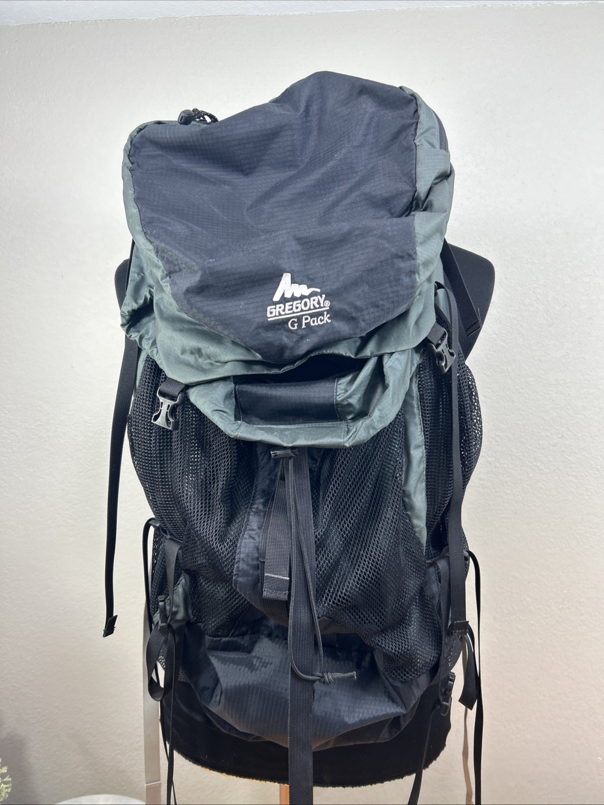Gregory G Pack Wraptor Stabilizer Travel Camp Hike Internal Frame Gray Backpack 4