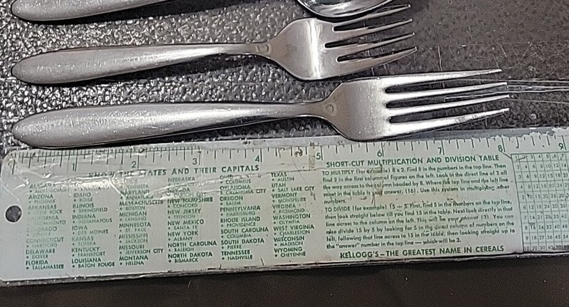 Oneida Flatware Jennifer, 18/0 Stainless, Mooncrest Trista Luann 5pc Setting gallery