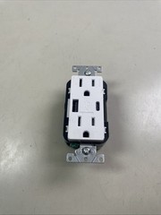 Leviton 15 Amp Duplex Outlet Type A Usb and Type-C Usb Ports White