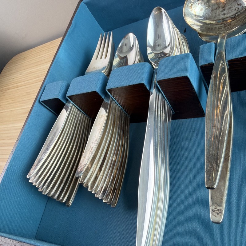 Beautiful 110 piece set Reed and Barton Stainless Steel Flatware in Box gallery
