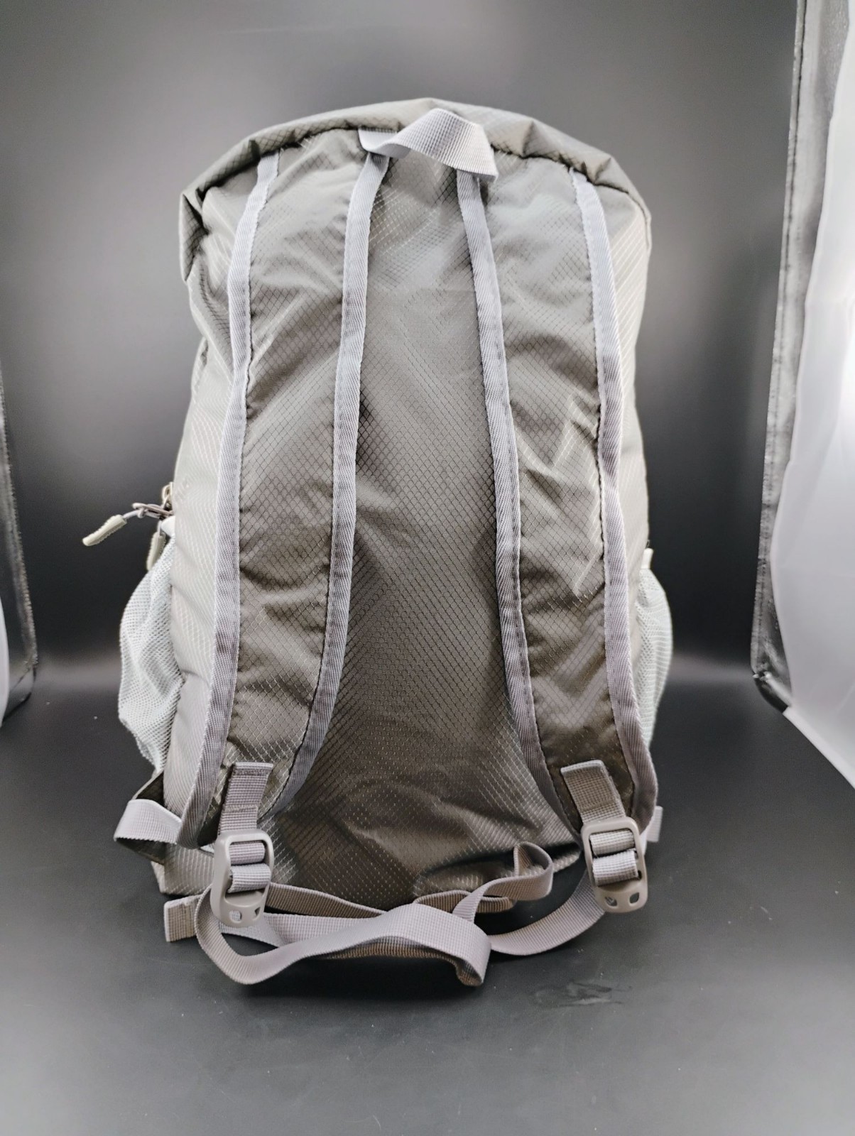 Zomake Lightweight Foldable Water-Resistant Backpack With Mesh Pockets 2