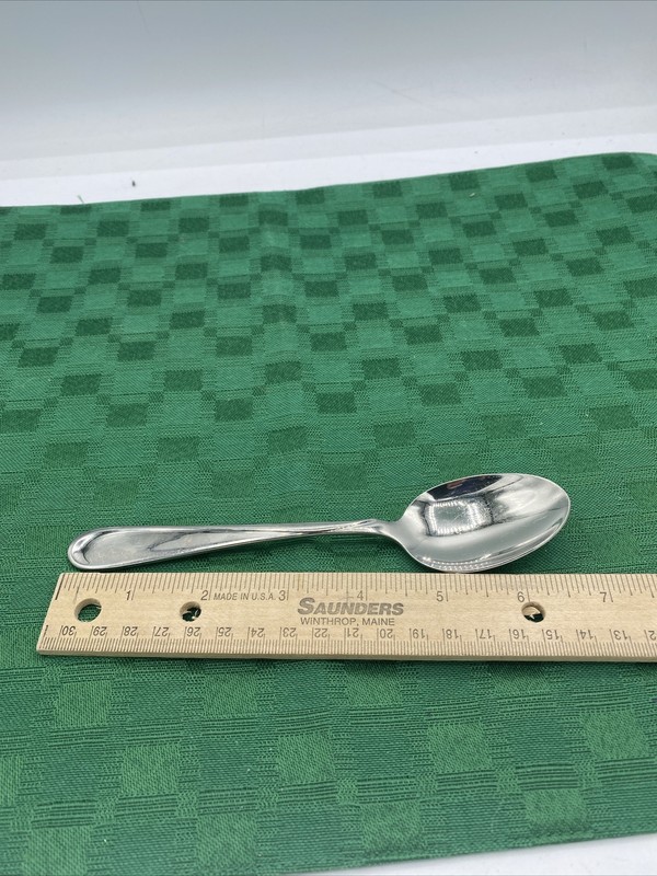 Oneida * Glossy Stainless Steel Flatware Dinner Fork 7 1/4” gallery