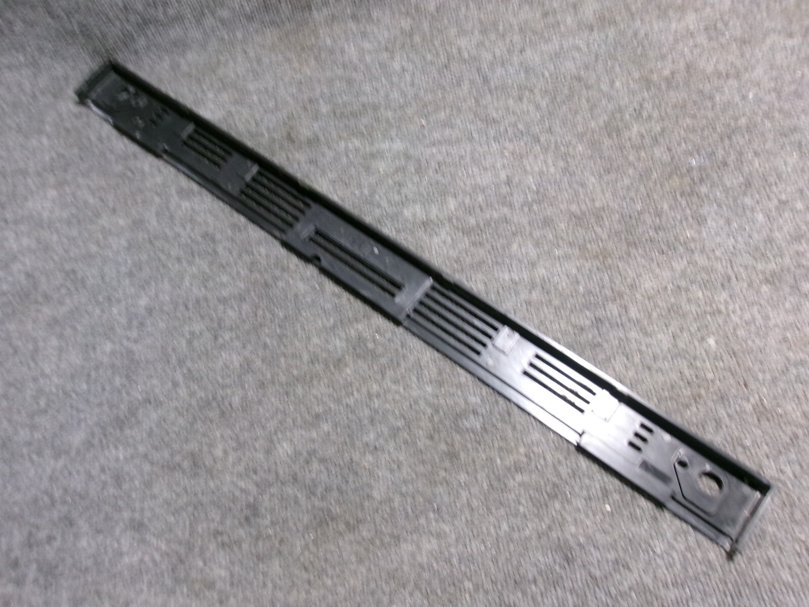 W10016380 WHIRLPOOL RANGE OVEN DOOR HANDLE VENT TRIM 3196819 gallery
