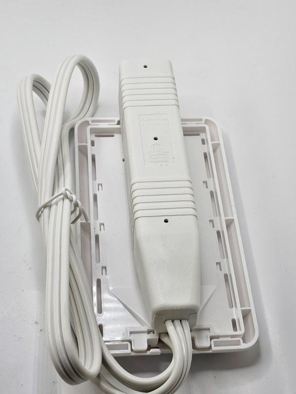 LIDER Flat-Face 3 Outlets Extension Wallplate Plug 125VAC 60Hz 3ft LWE3-315-W gallery