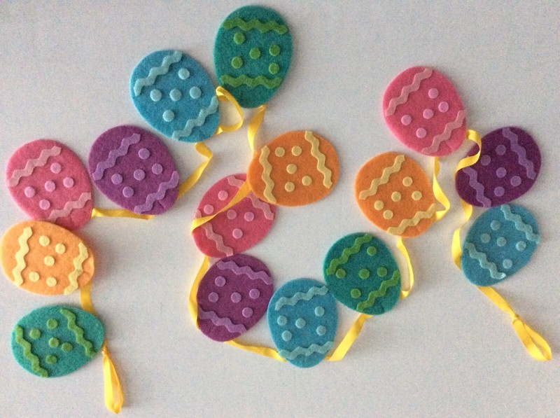 64”(1.6M) Long Multi-Coloured Felt Egg Banner Garland Celebrae Rejoice Easter gallery
