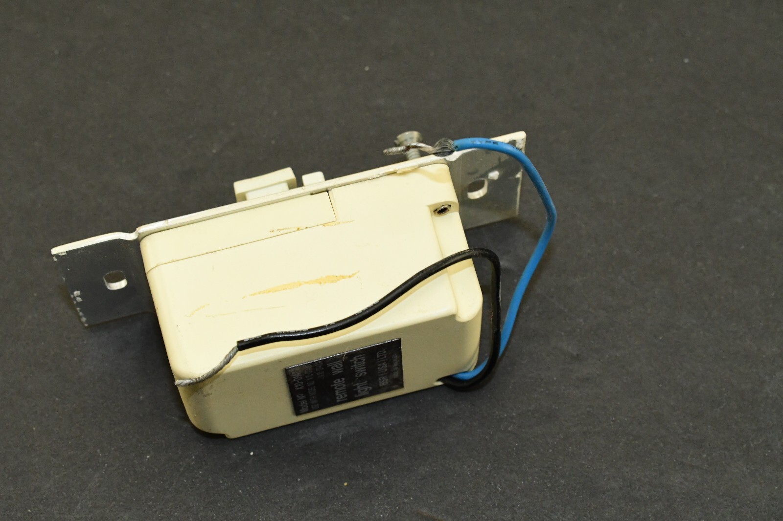 BSR X10 Remote Wall Light Switch Model No. X10-014711 120 Volts AC 60Hz USA gallery