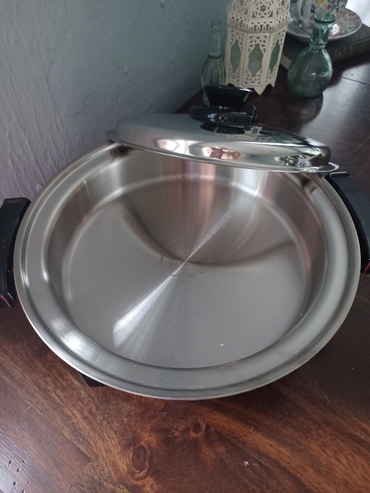 Liquid Core Stainless Steel Electric Skillet 900 Watts 120 Volts AC Only gallery