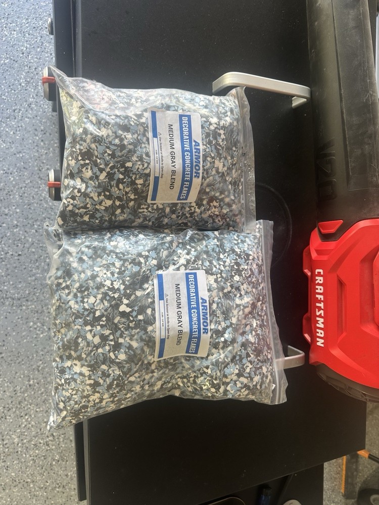 Armorpoxy Medium Gray Blend Flake 1/4” 9 Lbs