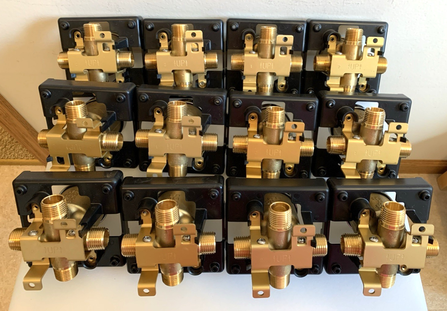 Delta Masko Multi Choice Universal Rough for Tub/Showers Lot of 12 R1000-UNBX gallery
