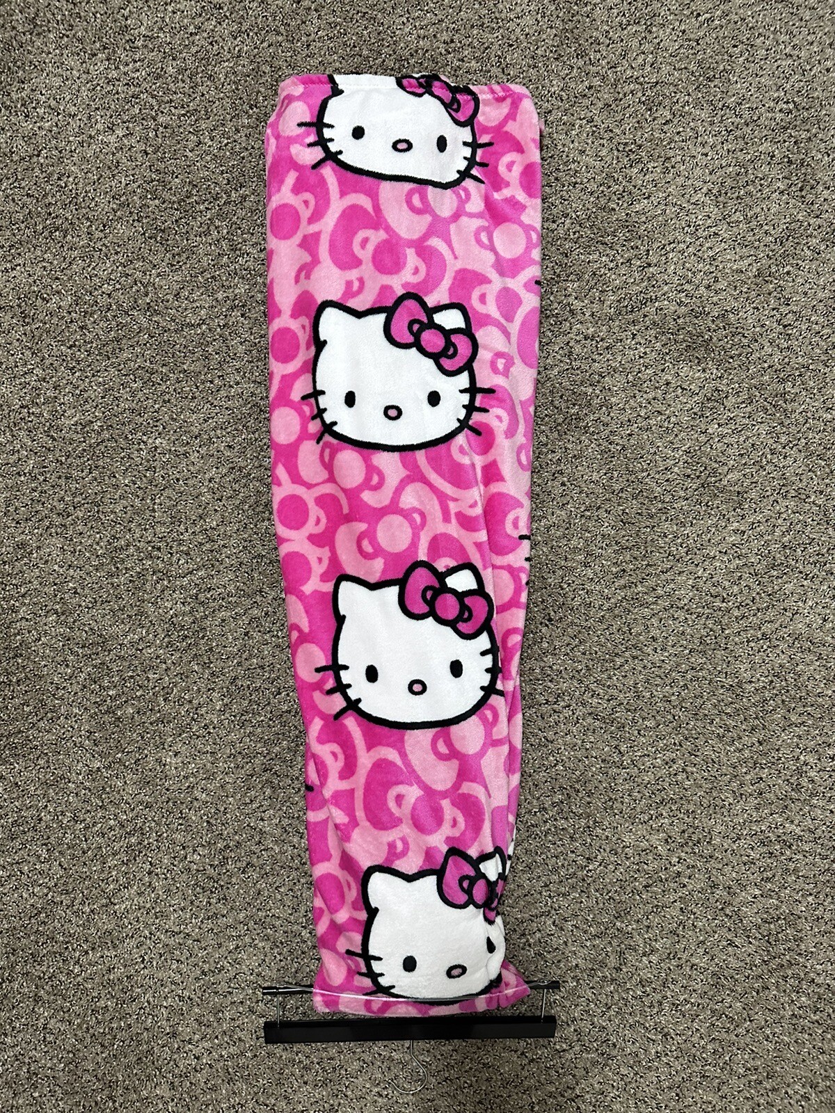 HELLO KITTY by SANRIO PINK VALENTINES BOW PLUSH THROW 60in x 90in (152cm x 229cm gallery
