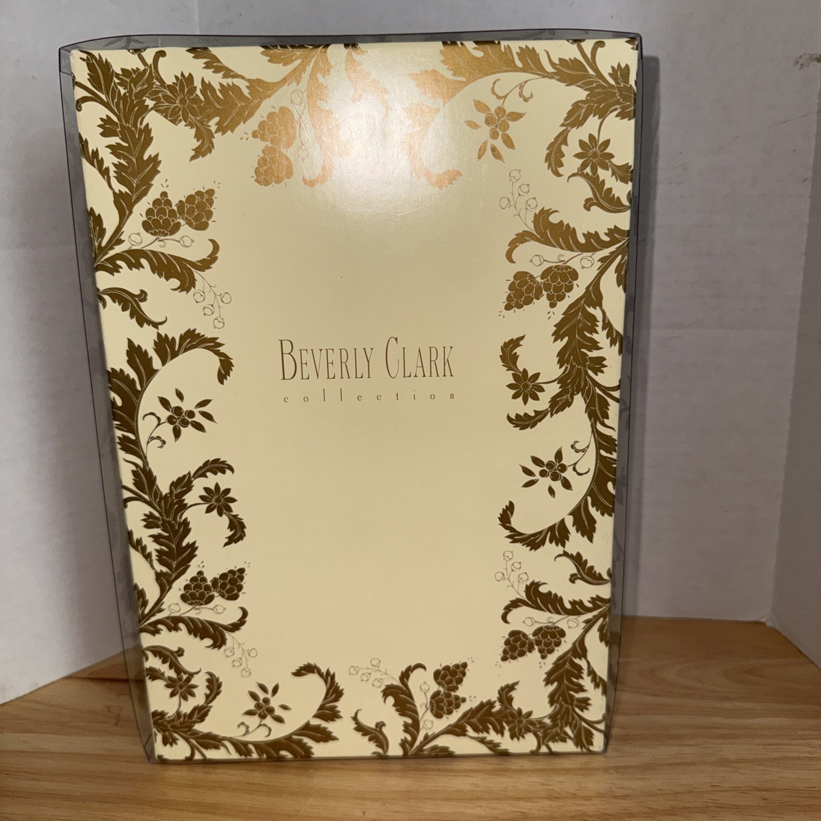 BEVERLY CLARK COLLECTION, WHITE SIMPLICITY WEDDING GUEST BOOK, NEW!!! Free Ship gallery