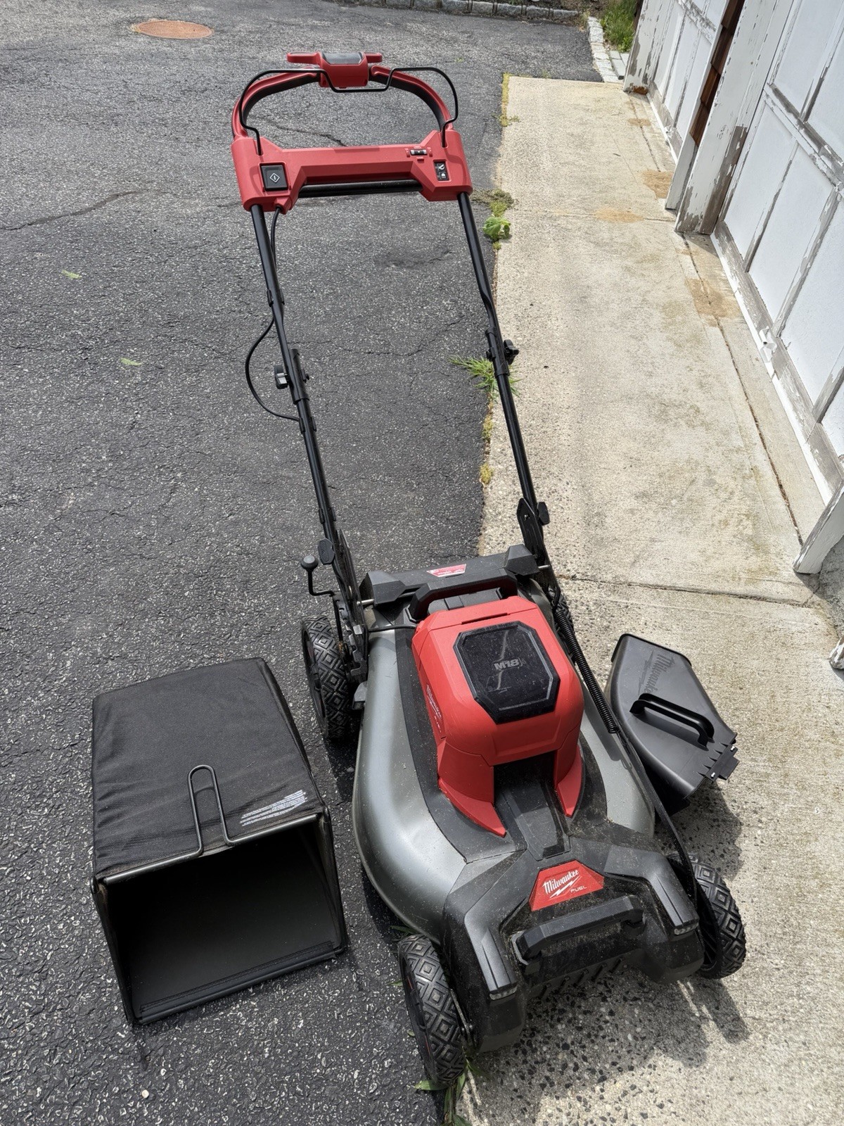 Milwaukee Battery Self-Propelled Walk-Behind Mower w/ Bag & Side Chute gallery