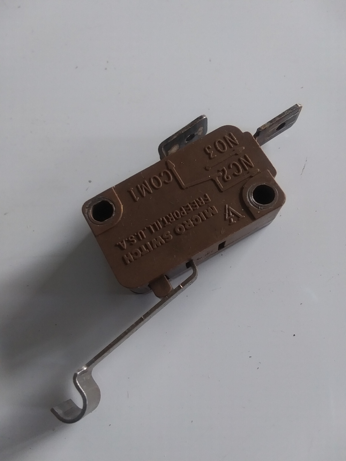Whirlpool Range Model RF365PDXQ0 Door Latch Switch 3169497 gallery