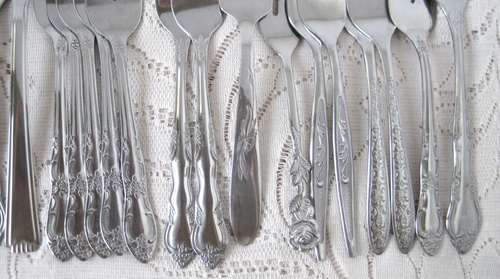 CRAFT CRAFTING 25 Vintage Patterned Small Forks Lot gallery