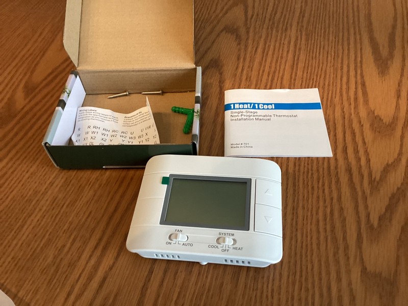 Mroinge No 701 Digital Non-Programmable Thermostat Heat/Cool/Off NEW gallery