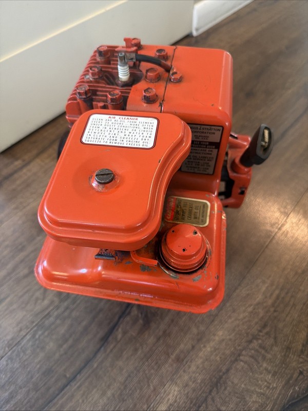 Briggs & Stratton 2hp Engine Motor Model 61102 Mini Bike Go Kart. RUNS GREAT gallery